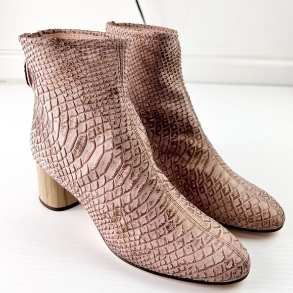 AGL Ankle Boots womens 6/36 Crocodile Texture Boots In Pink Block Heel Zipper - Picture 1 of 14